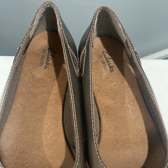 Clarks bendable leather flats slip ons Metallic bronze EUC size 7 - Picture 2 of 13